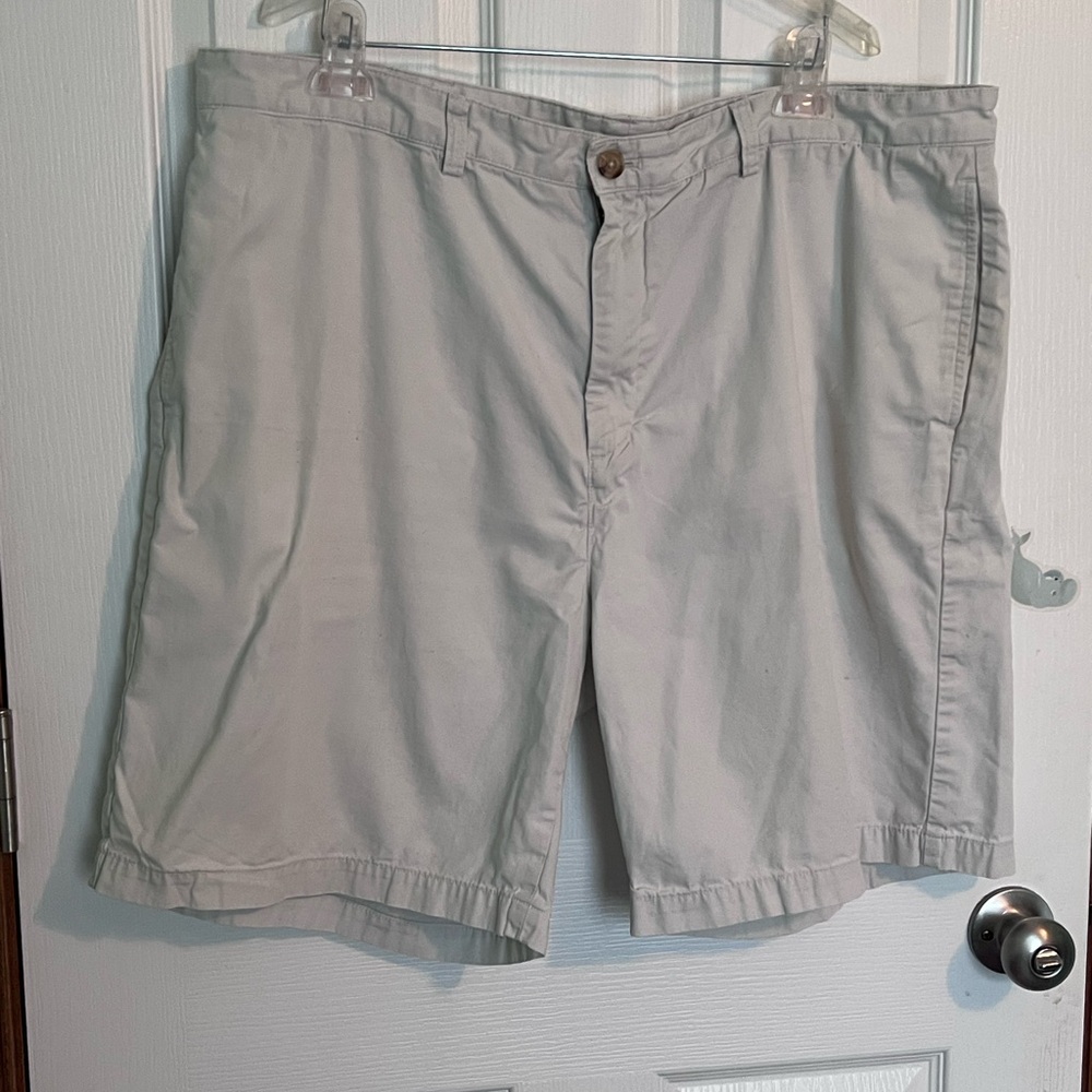 Vineyard Vines Khaki Cotton Flat Front Shorts Size 42